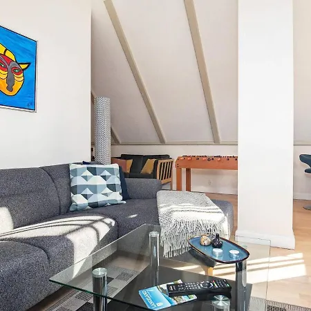 8 Person In Appartement