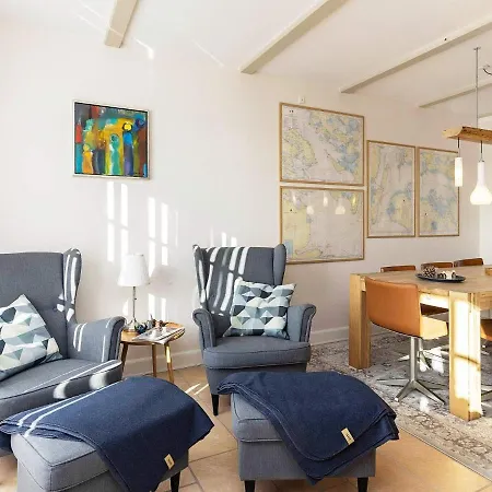 Apartment 8 Person In *