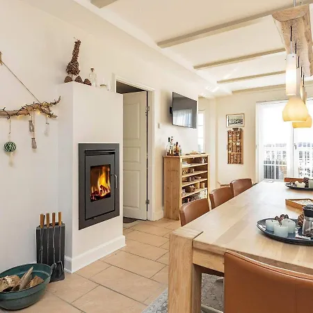 8 Person In Appartement